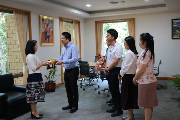 สำนักวิชาวิทยาศาสตร์สุขภาพ เข้าร่วมรดน้ำดำหัวขอพร ผู้บริหารมหาวิทยาลัยแม่ฟ้าหลวง เนื่องในเทศกาลสงกรานต์ ประจำปี 2568
