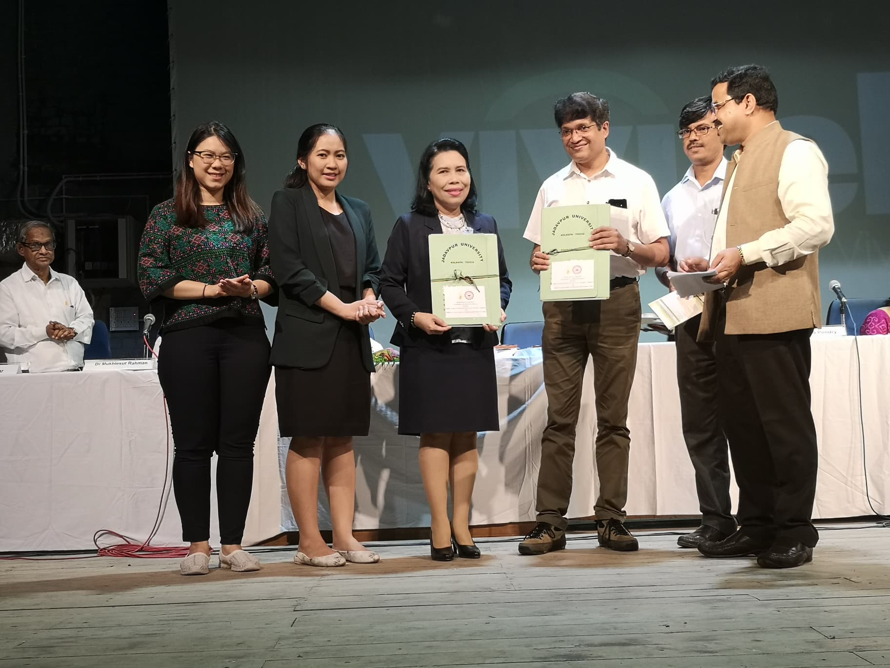 สนว.วิทยาศาสตร์สุขภาพ (มฟล.) กับ School of  Natural Product Studies, Jadavpur ประเทศอินเดีย ร่วมลงนามความร่วมมือระหว่างกัน 